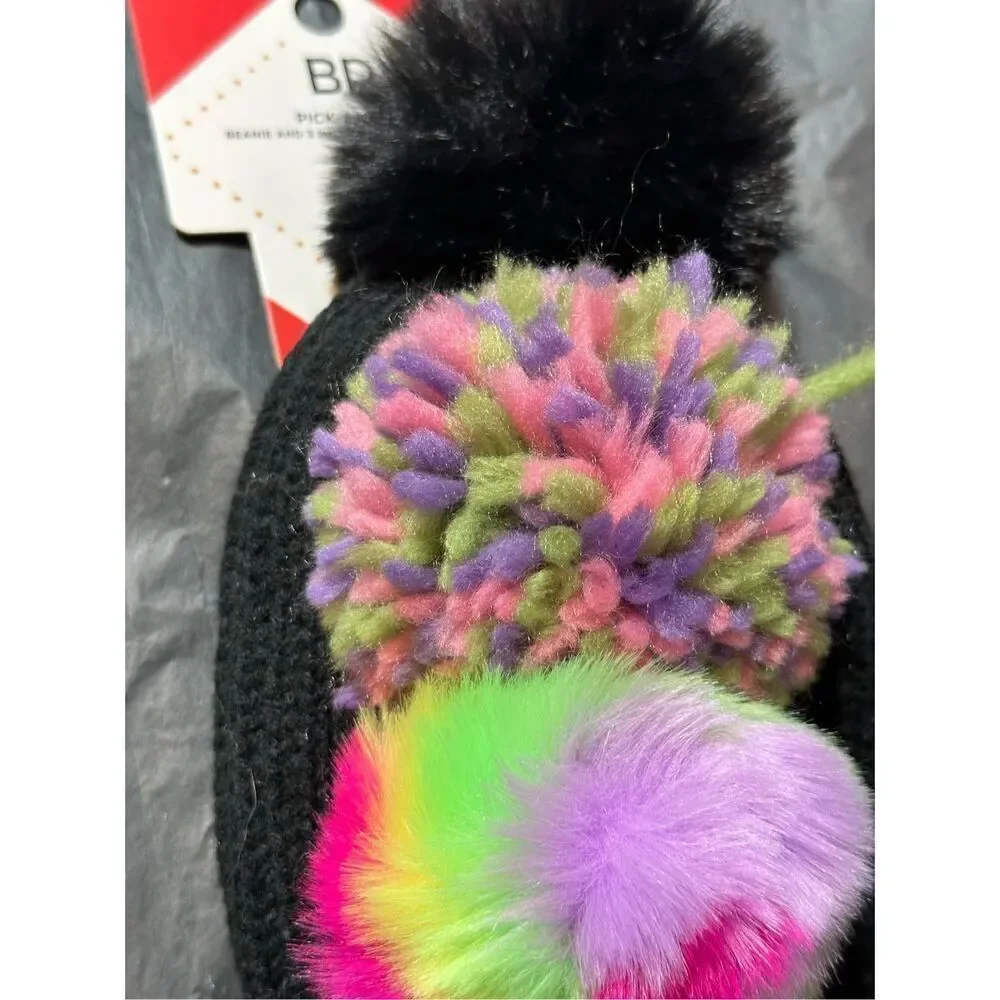 BP Nordstrom NWT black beanie with 3 interchangeable Pom poms